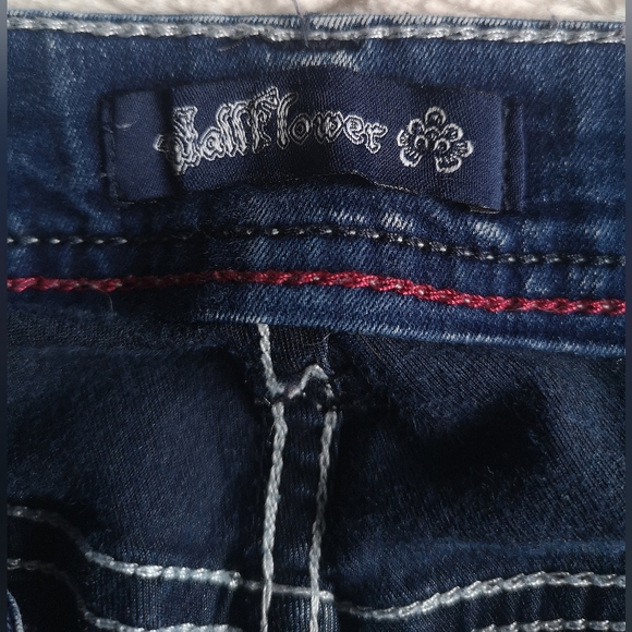 Skinny jeans. Size 9. - Picture 5 of 10